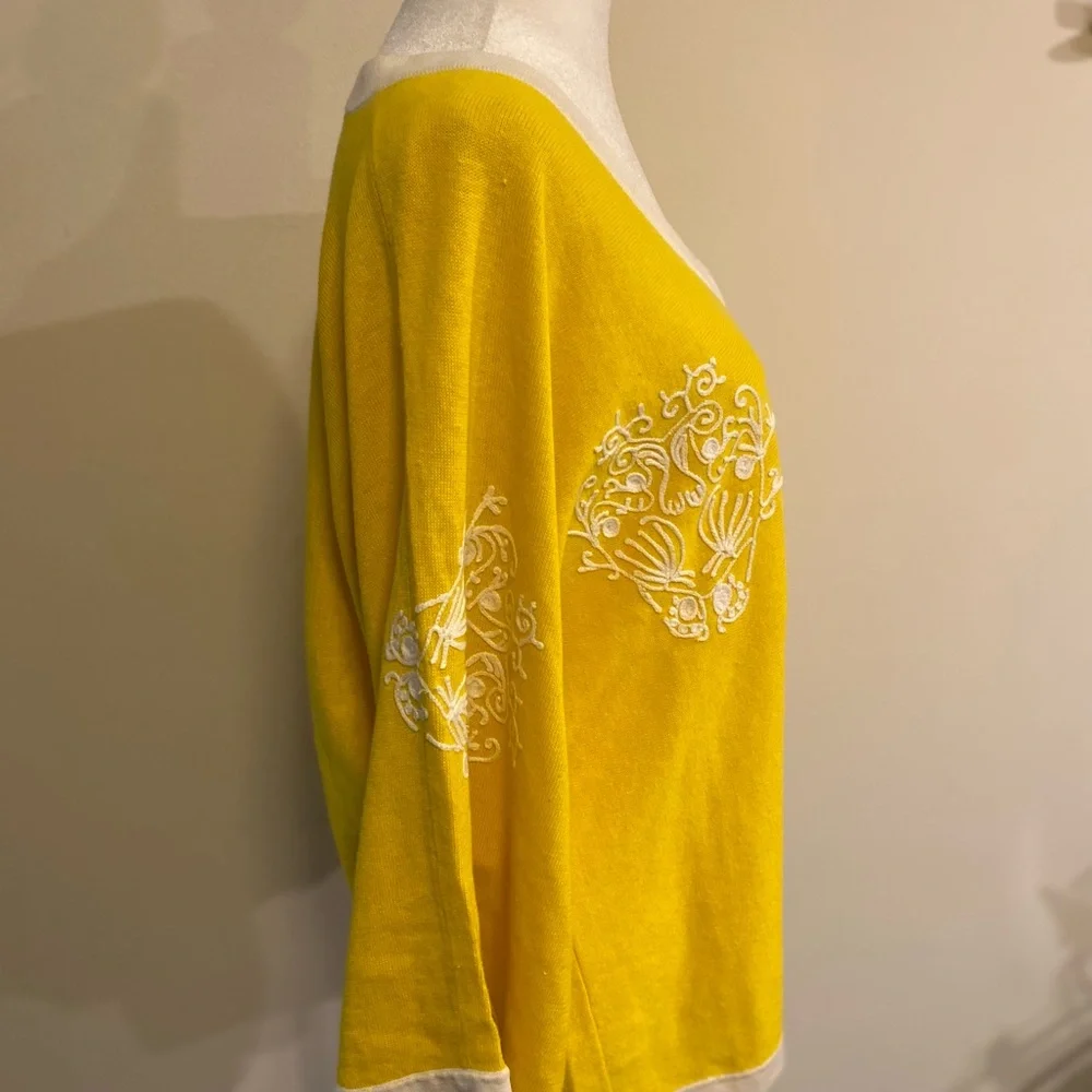 Banana Republic Yellow Knitted Linen V-Neck Top with White Embroidery size Large - Picture 5 of 11